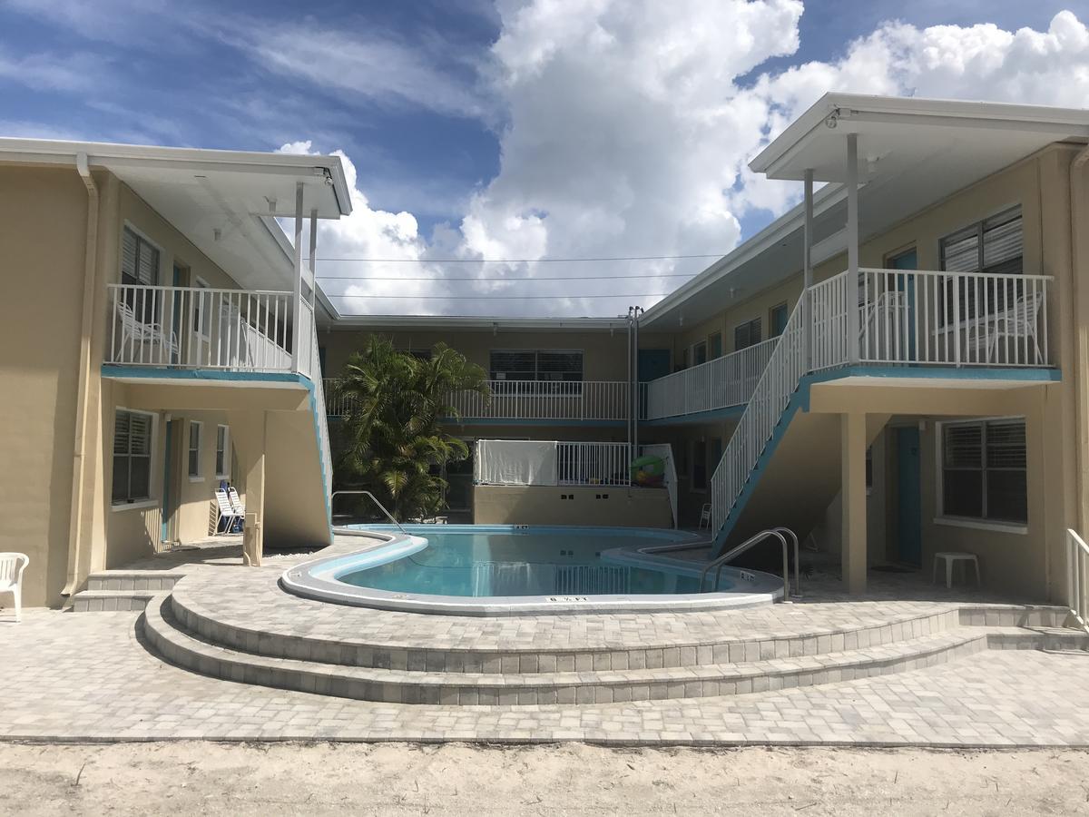 The Molloy - Treasure Island Suites & Cottages セント・ピート・ビーチ エクステリア 写真