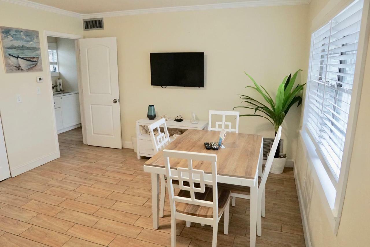 The Molloy - Treasure Island Suites & Cottages セント・ピート・ビーチ エクステリア 写真