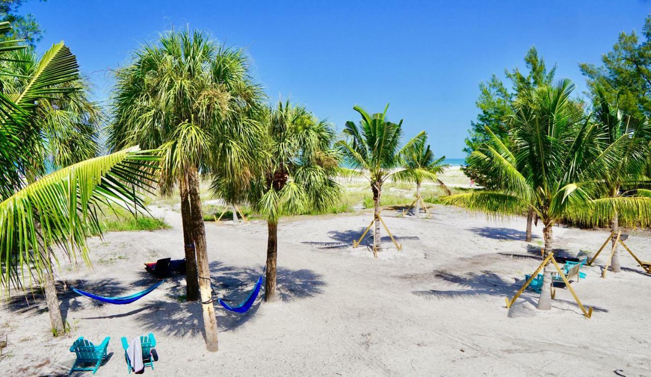 The Molloy - Treasure Island Suites & Cottages セント・ピート・ビーチ エクステリア 写真